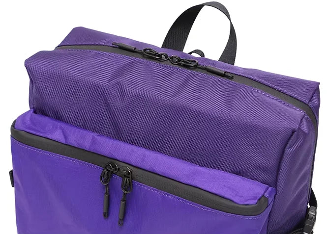 eckiger Rucksack in Lila mit wasserdichten Reißverschlüssen