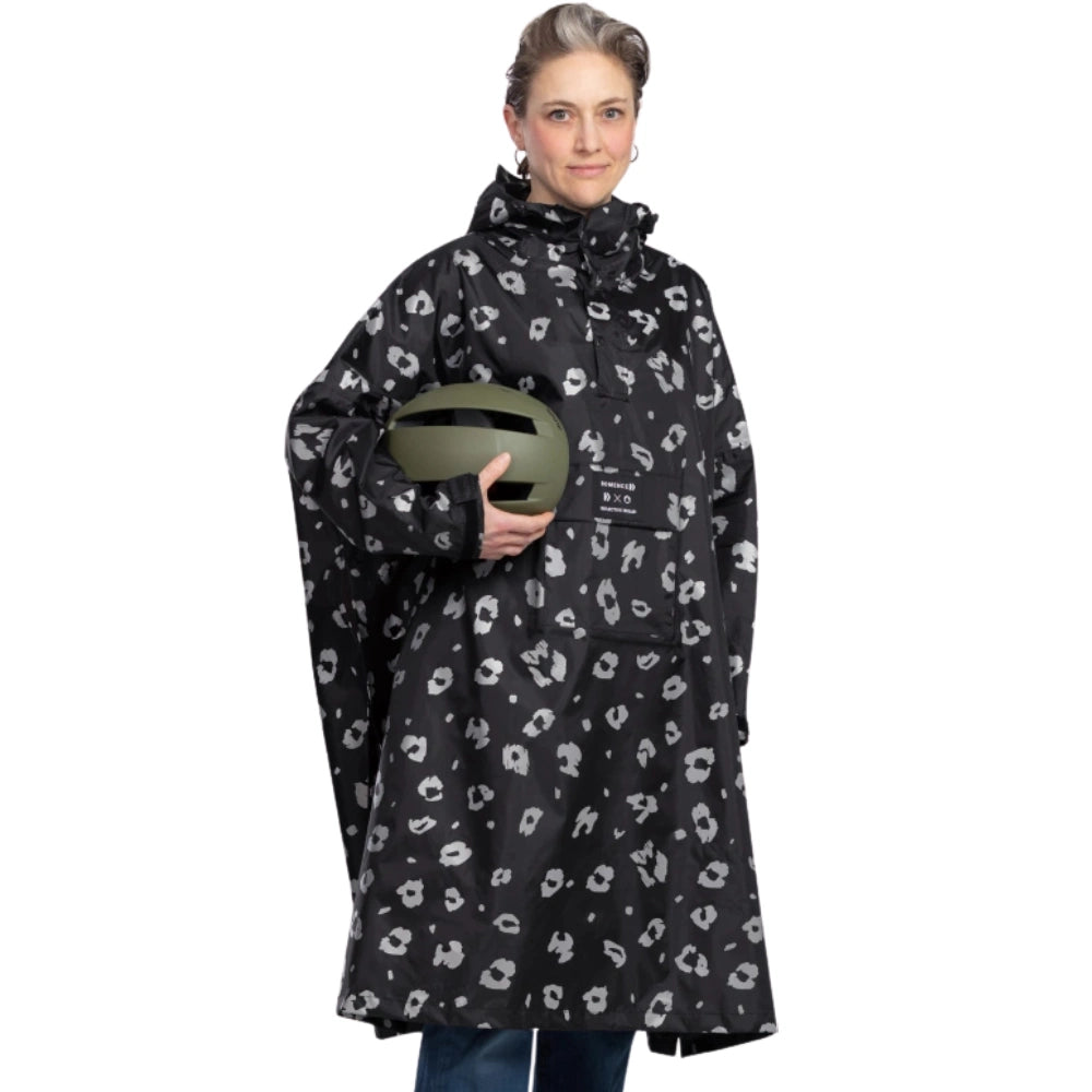 Fahrrad Regenponcho Damen lang Leo Style schwarz mit reflektierendem Leo-Print