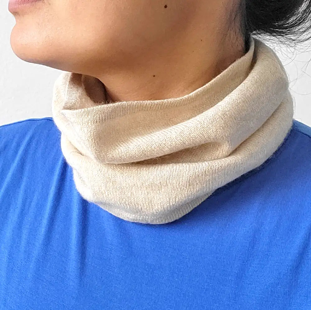 Kaschmirschal Schlauch Form Tunnel hellbeige Natur Farbe