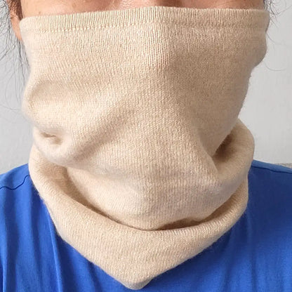 Warmer Schal der Nase und Mund verdeckt aus Kaschmirwolle in Natur Farbe