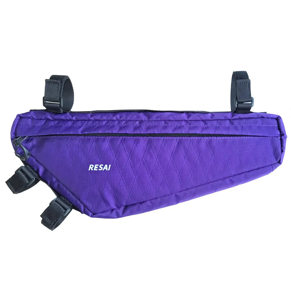 lange dreieckige Fahrrad Rahmentasche in lila mit Klettverschluss