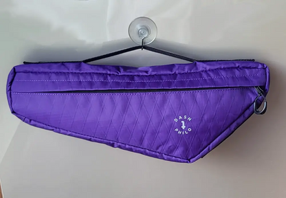 Fahrradrahmentasche lang in lila dreicksform mit Henkel