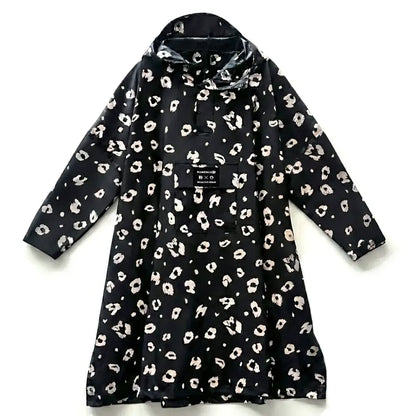 Regencape reflektierend schwarz weiß Leoparden Muster lang mir großer Kapuze und Ärmeln