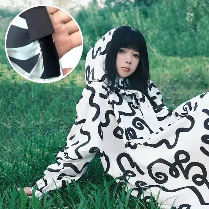 Regenponcho mit Ärmeln und Klettverschluss