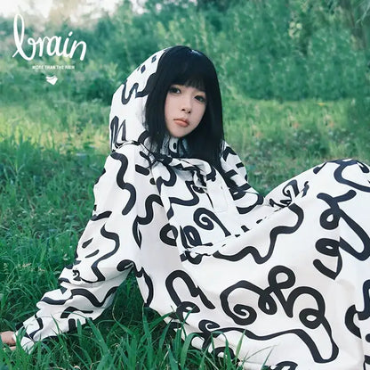 Schicker Regenponcho in schwarz weiss