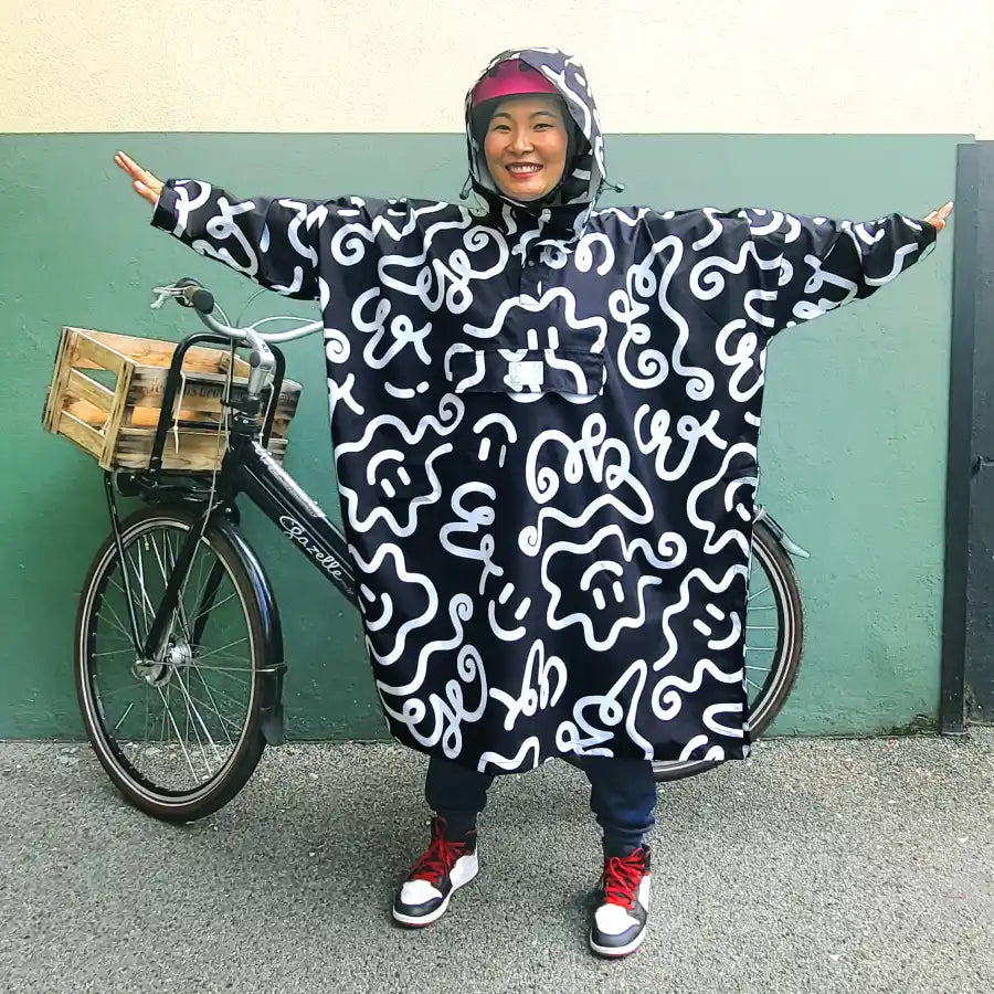 10000 Wassersäule Regenponcho schwarz weiß Damen mit Ärmeln