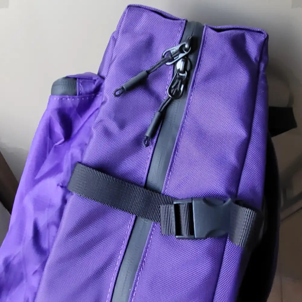 wasserdichte Reißverschlüsse und Gurte vom Lila Rucksack