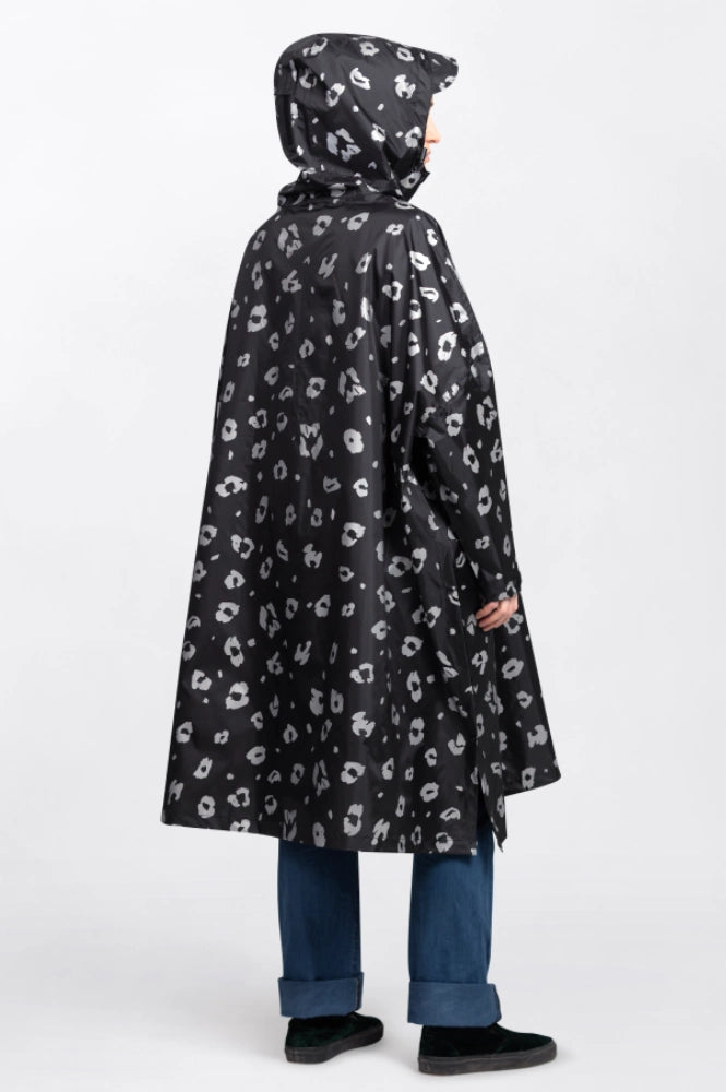 Regencape reflektierend Leo Damen schwarz weiss grau von Bomence und Reflective Berlin